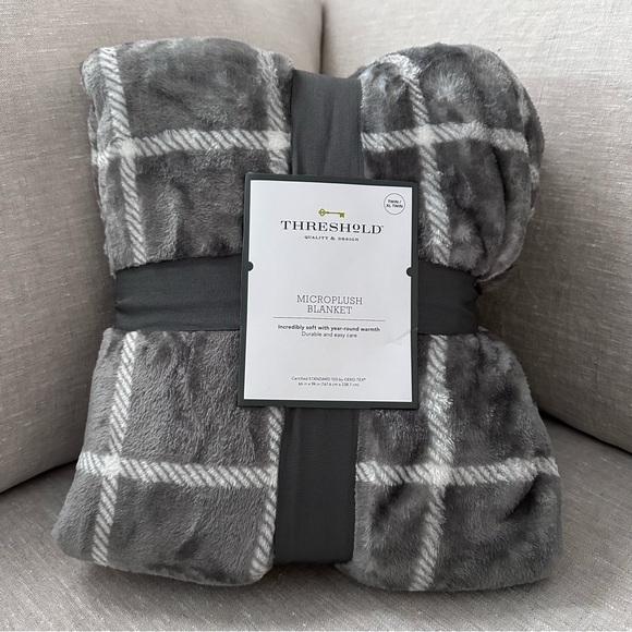 THRESHOLD | Twin / Twin XL Microplush Bed Blanket Gray Plaid - Picture 1 of 3